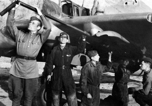 Иллюстрация к книге — Штурмовики. «Мы взлетали в ад» [i_100.jpg]