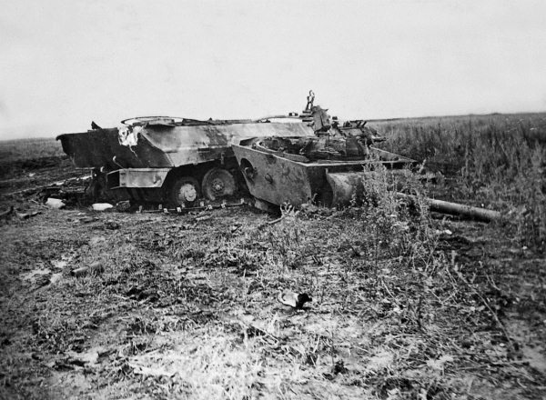 Иллюстрация к книге — Штурмовики. «Мы взлетали в ад» [i_101.jpg]