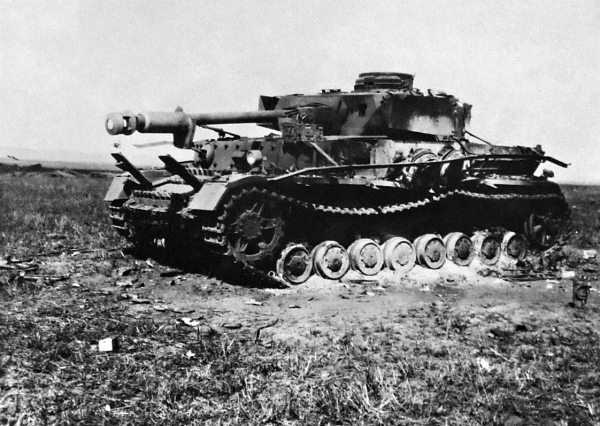 Иллюстрация к книге — Штурмовики. «Мы взлетали в ад» [i_103.jpg]