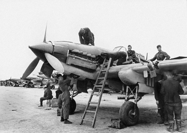 Иллюстрация к книге — Штурмовики. «Мы взлетали в ад» [i_117.jpg]