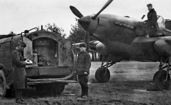 Иллюстрация к книге — Штурмовики. «Мы взлетали в ад» [i_123.jpg]