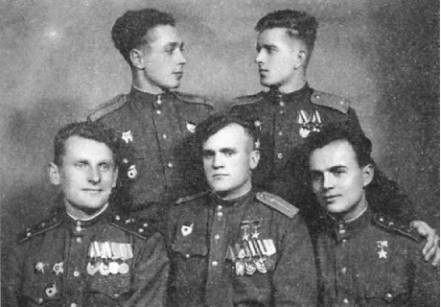 Иллюстрация к книге — Записки летчицы У-2. Женщины-авиаторы в годы Великой Отечественной войны. 1942-1945 [i_045.jpg]