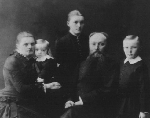 Иллюстрация к книге — Рерих [i_003.jpg]