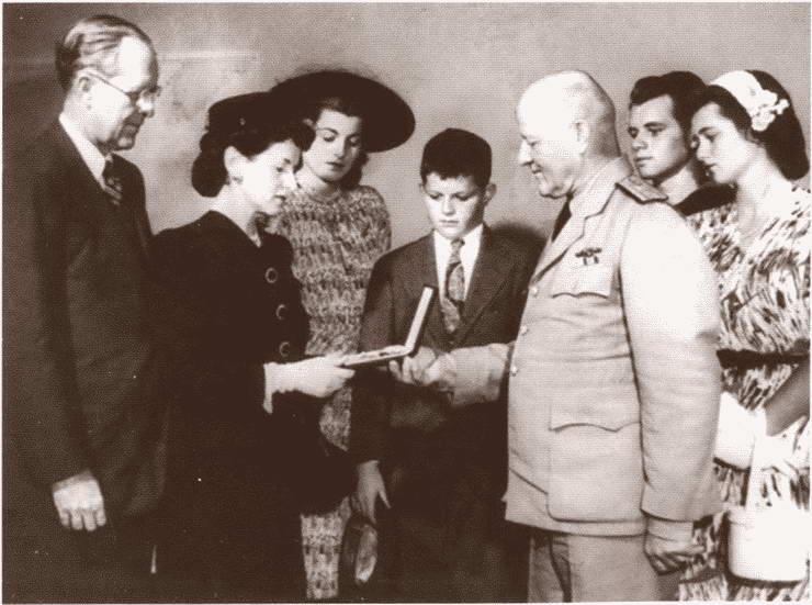 Иллюстрация к книге — Клан Кеннеди [i_033.jpg]