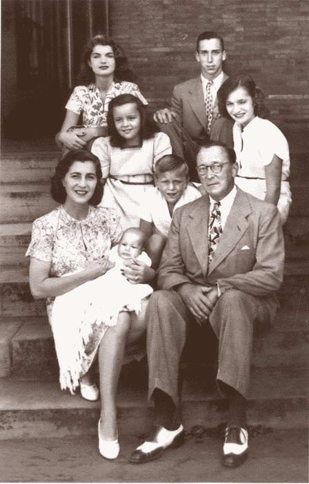 Иллюстрация к книге — Клан Кеннеди [i_034.jpg]