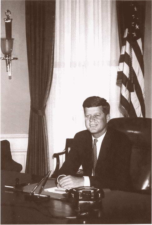 Иллюстрация к книге — Клан Кеннеди [i_051.jpg]