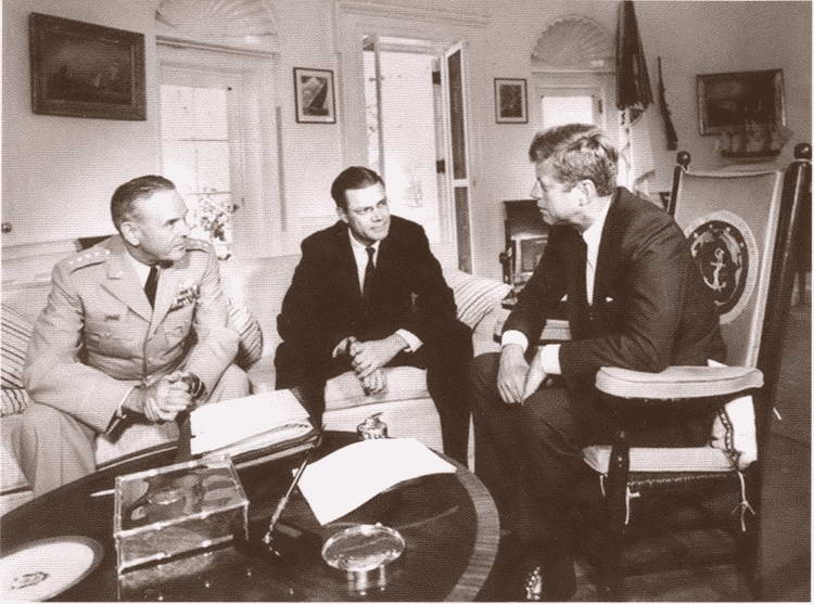 Иллюстрация к книге — Клан Кеннеди [i_058.jpg]