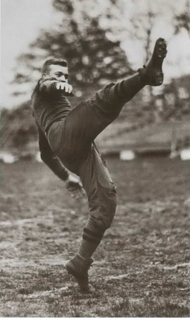 Иллюстрация к книге — Эйзенхауэр [i_014.jpg]