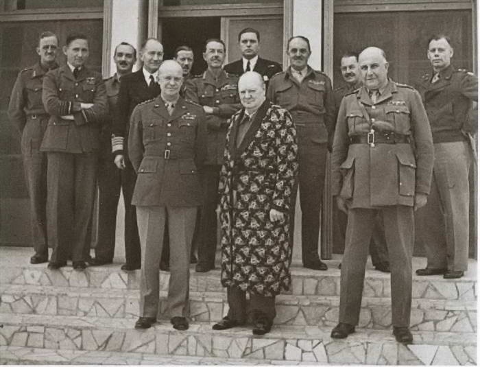 Иллюстрация к книге — Эйзенхауэр [i_020.jpg]