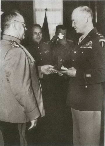 Иллюстрация к книге — Эйзенхауэр [i_030.jpg]