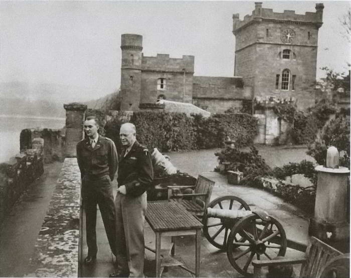 Иллюстрация к книге — Эйзенхауэр [i_031.jpg]