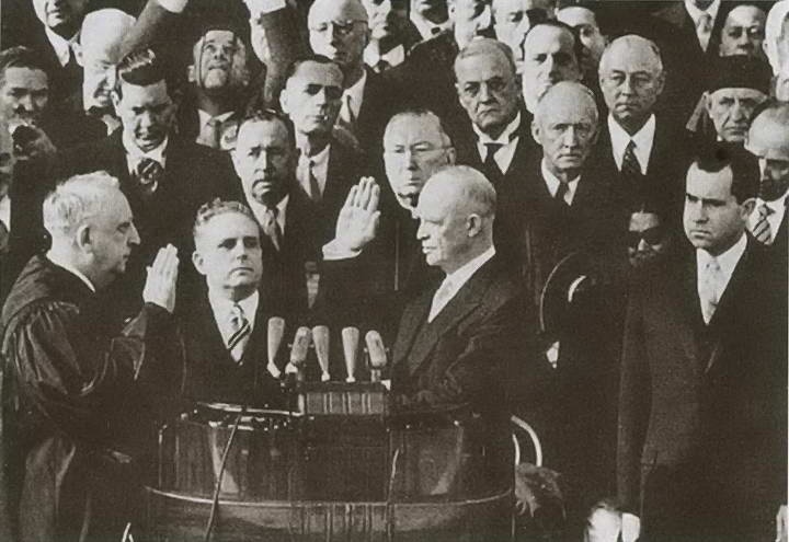 Иллюстрация к книге — Эйзенхауэр [i_038.jpg]