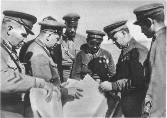 Иллюстрация к книге — Жуков. Маршал на белом коне [i_017.jpg]