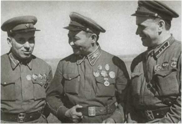 Иллюстрация к книге — Жуков. Маршал на белом коне [i_020.jpg]