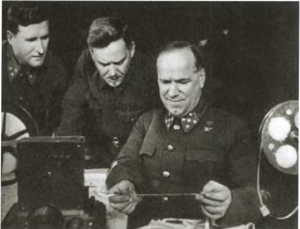 Иллюстрация к книге — Жуков. Маршал на белом коне [i_033.jpg]