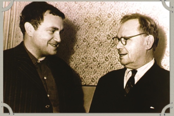 Иллюстрация к книге — Василий Аксенов - одинокий бегун на длинные дистанции [i_012.jpg]