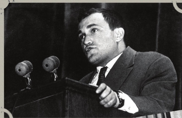 Иллюстрация к книге — Василий Аксенов - одинокий бегун на длинные дистанции [i_022.jpg]