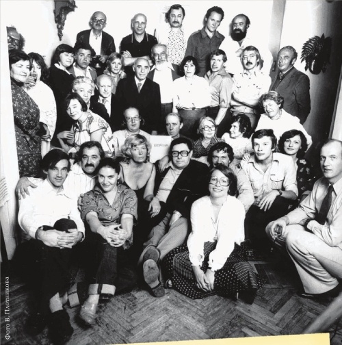 Иллюстрация к книге — Василий Аксенов - одинокий бегун на длинные дистанции [i_040.jpg]