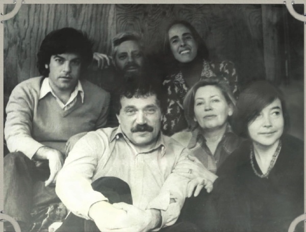 Иллюстрация к книге — Василий Аксенов - одинокий бегун на длинные дистанции [i_042.jpg]