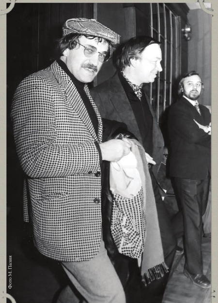 Иллюстрация к книге — Василий Аксенов - одинокий бегун на длинные дистанции [i_043.jpg]