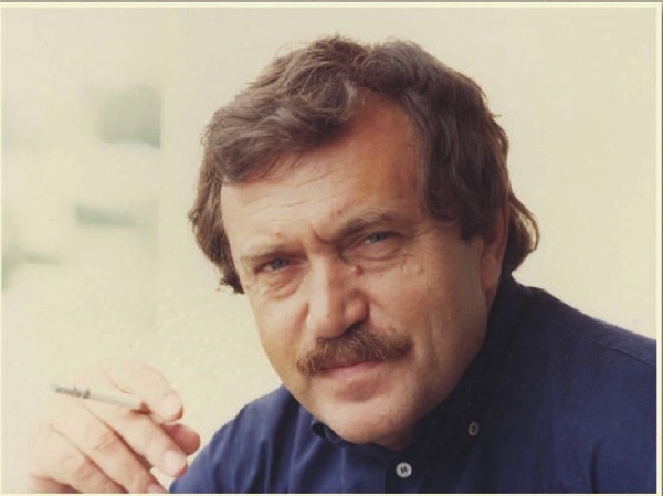 Иллюстрация к книге — Василий Аксенов - одинокий бегун на длинные дистанции [i_073.jpg]