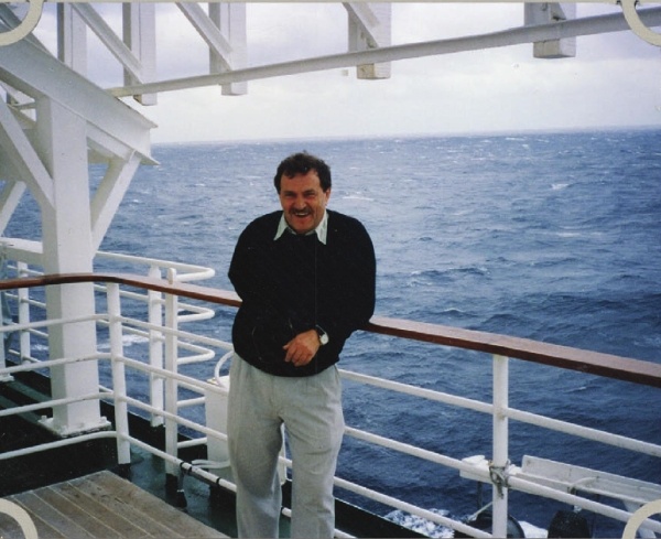 Иллюстрация к книге — Василий Аксенов - одинокий бегун на длинные дистанции [i_078.jpg]