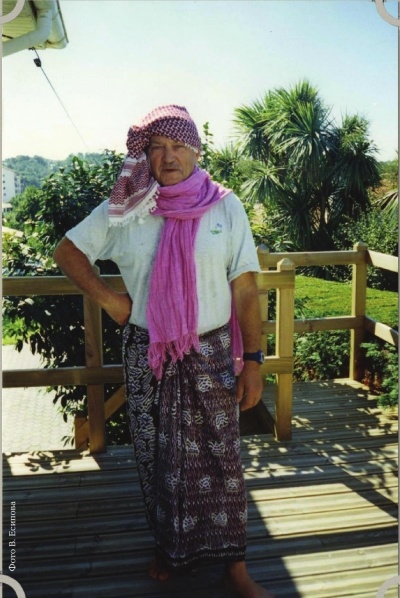 Иллюстрация к книге — Василий Аксенов - одинокий бегун на длинные дистанции [i_096.jpg]