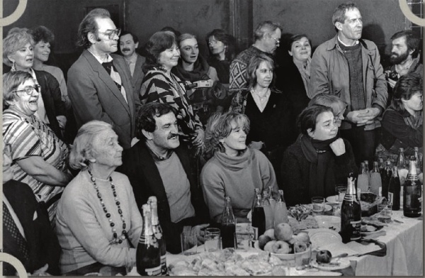 Иллюстрация к книге — Василий Аксенов - одинокий бегун на длинные дистанции [i_097.jpg]