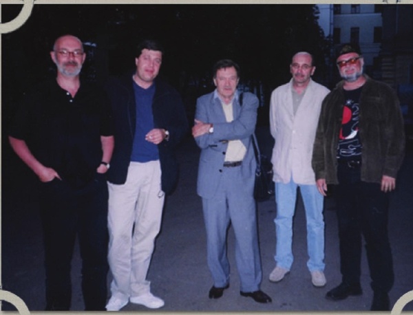 Иллюстрация к книге — Василий Аксенов - одинокий бегун на длинные дистанции [i_108.jpg]