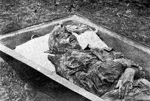 Иллюстрация к книге — Претерпевшие до конца. Судьбы царских слуг, оставшихся верными долгу и присяге [_83.jpg]