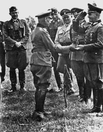 Иллюстрация к книге — Командиры "Лейбштандарта" [i_012.jpg]