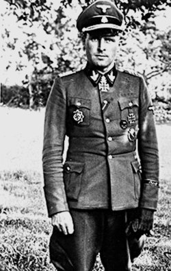 Иллюстрация к книге — Командиры "Лейбштандарта" [i_016.jpg]