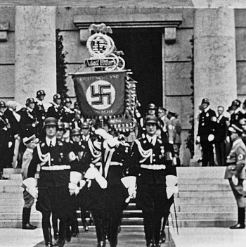 Иллюстрация к книге — Командиры "Лейбштандарта" [i_027.jpg]