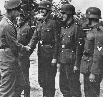 Иллюстрация к книге — Командиры "Лейбштандарта" [i_030.jpg]