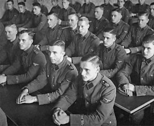 Иллюстрация к книге — Командиры "Лейбштандарта" [i_042.jpg]