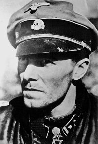 Иллюстрация к книге — Командиры "Лейбштандарта" [i_056.jpg]