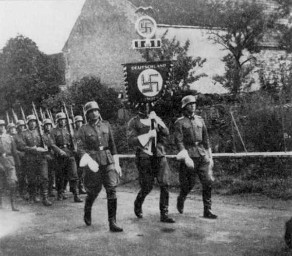 Иллюстрация к книге — Командиры элитных частей СС [i001.jpg]