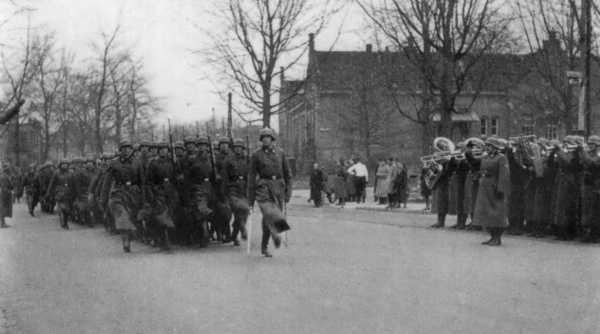 Иллюстрация к книге — Командиры элитных частей СС [i008.jpg]