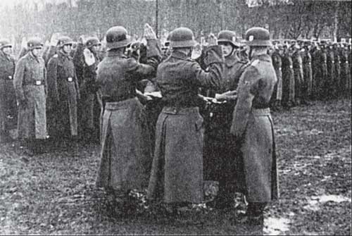 Иллюстрация к книге — Командиры национальных формирований СС [i_052.jpg]