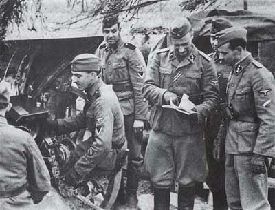 Иллюстрация к книге — Командиры национальных формирований СС [i_065.jpg]