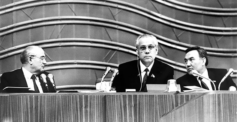 Иллюстрация к книге — Имя, ставшее эпохой. Нурсултан Назарбаев: новое прочтение биографии [i_012.jpg]