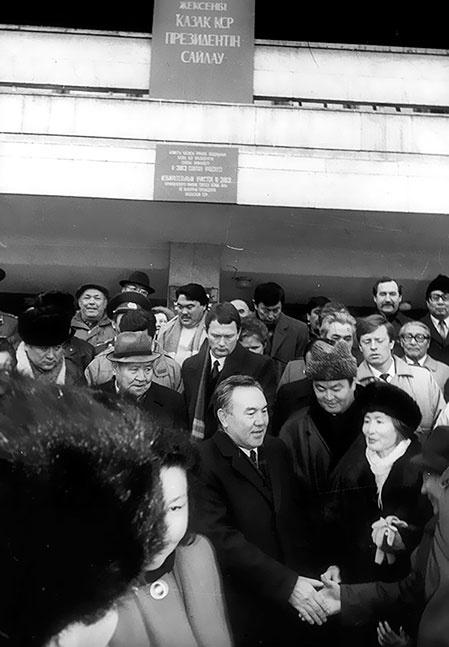 Иллюстрация к книге — Имя, ставшее эпохой. Нурсултан Назарбаев: новое прочтение биографии [i_013.jpg]