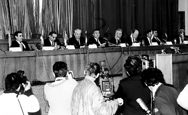 Иллюстрация к книге — Имя, ставшее эпохой. Нурсултан Назарбаев: новое прочтение биографии [i_017.jpg]