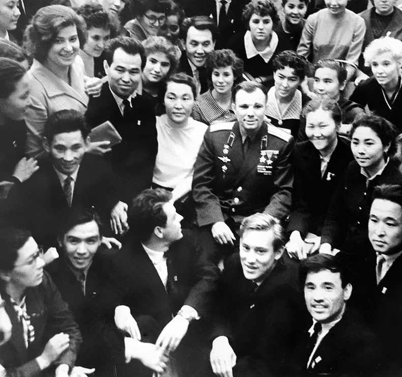 Иллюстрация к книге — Имя, ставшее эпохой. Нурсултан Назарбаев: новое прочтение биографии [i_033.jpg]