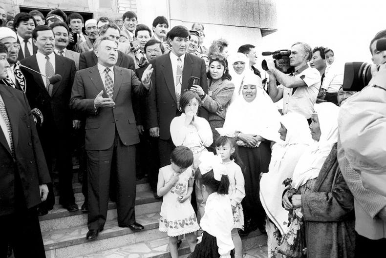 Иллюстрация к книге — Имя, ставшее эпохой. Нурсултан Назарбаев: новое прочтение биографии [i_050.jpg]