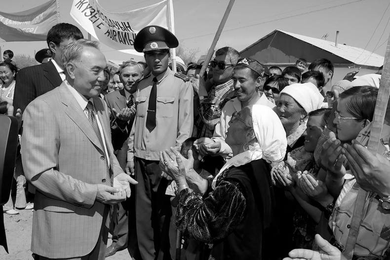 Иллюстрация к книге — Имя, ставшее эпохой. Нурсултан Назарбаев: новое прочтение биографии [i_075.jpg]