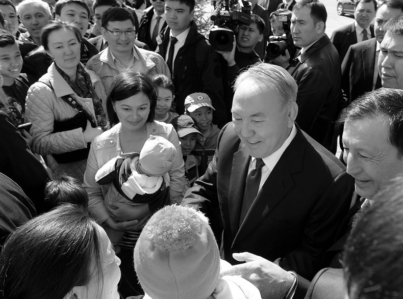 Иллюстрация к книге — Имя, ставшее эпохой. Нурсултан Назарбаев: новое прочтение биографии [i_076.jpg]