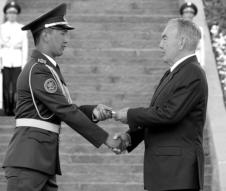 Иллюстрация к книге — Имя, ставшее эпохой. Нурсултан Назарбаев: новое прочтение биографии [i_087.jpg]