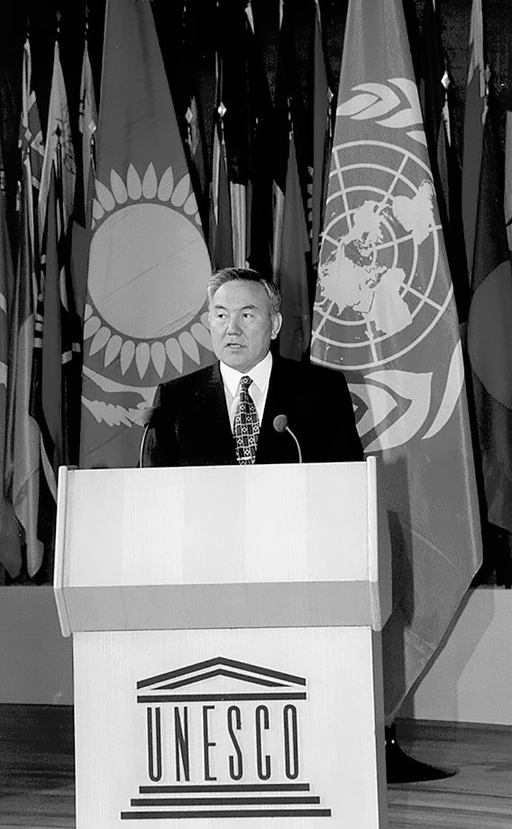 Иллюстрация к книге — Имя, ставшее эпохой. Нурсултан Назарбаев: новое прочтение биографии [i_092.jpg]