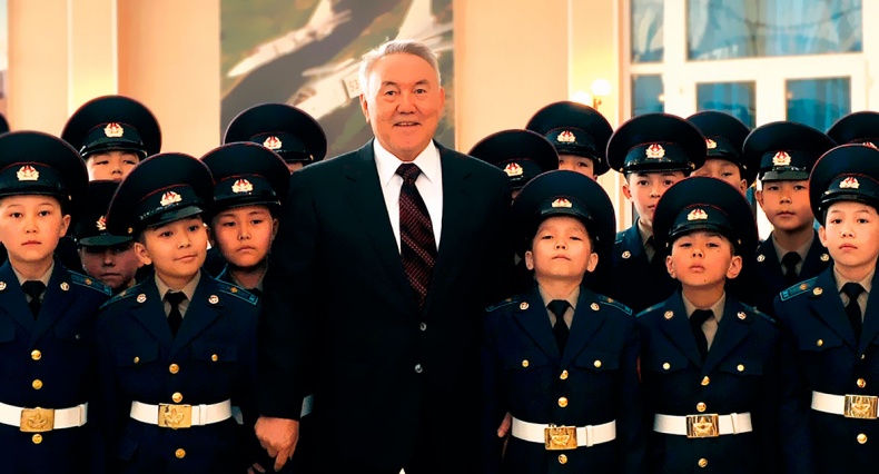 Иллюстрация к книге — Имя, ставшее эпохой. Нурсултан Назарбаев: новое прочтение биографии [i_118.jpg]